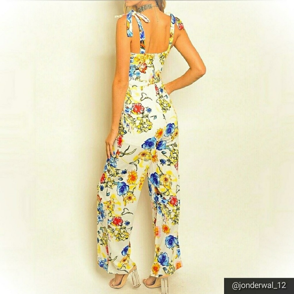 ➡️‼️LAST ONE‼️ ⬅️🆕 Floral Jumpsuit 🆕 - Picture 2 of 6